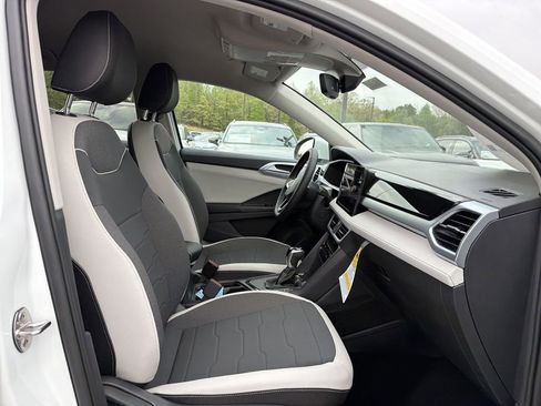 New 2026 Volkswagen Taos SE FWD image 17