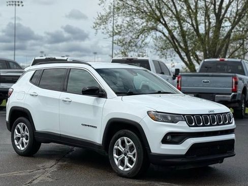 Used 2025 Jeep Compass Latitude AWD/4WD image 38
