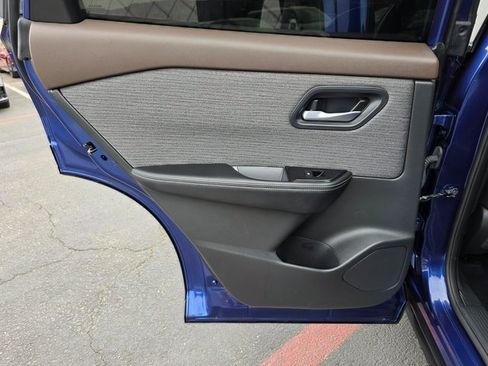 Used 2023 Nissan Rogue SV image 19