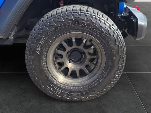 Used 2021 Jeep Gladiator Rubicon AWD/4WD image 13