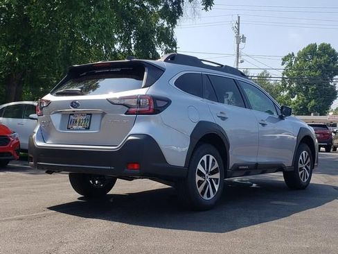 Used 2025 Subaru Outback Premium image 3