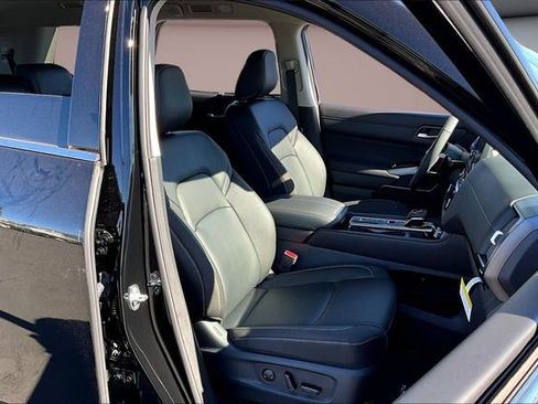 New 2025 Nissan Pathfinder SL image 11