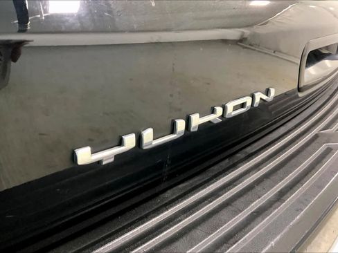 Used 2023 GMC Yukon XL Denali w/ Advanced Technology Package image 29