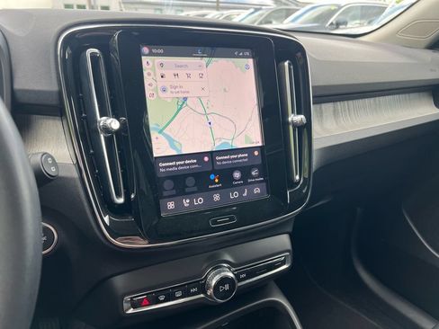 Certified 2024 Volvo XC40 B5 Plus AWD/4WD image 15