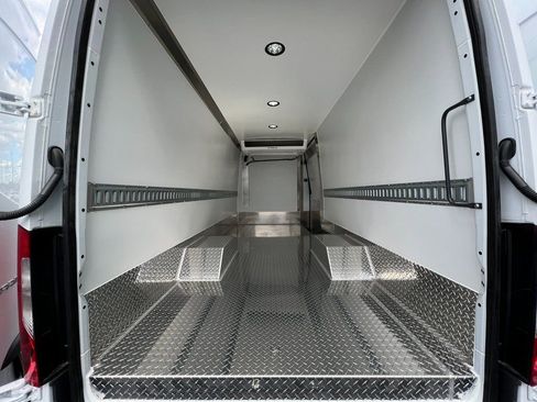 New 2025 Mercedes-Benz Sprinter 4500 image 5