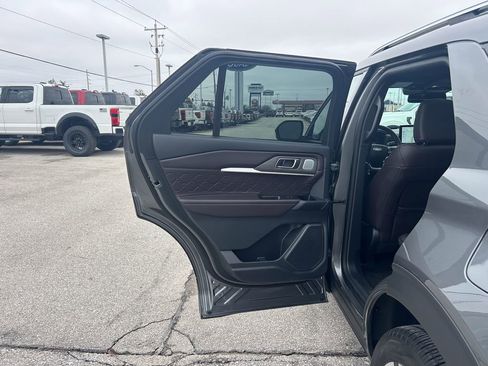 Used 2025 Ford Explorer Platinum w/ LUX Leather Package image 16
