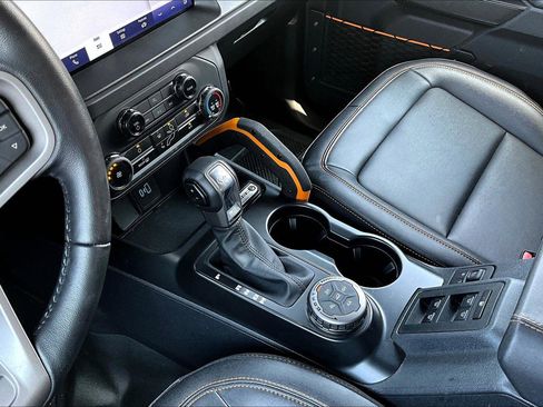 Used 2024 Ford Bronco Badlands image 12