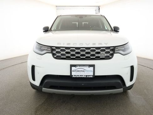 Used 2024 Land Rover Discovery S image 2