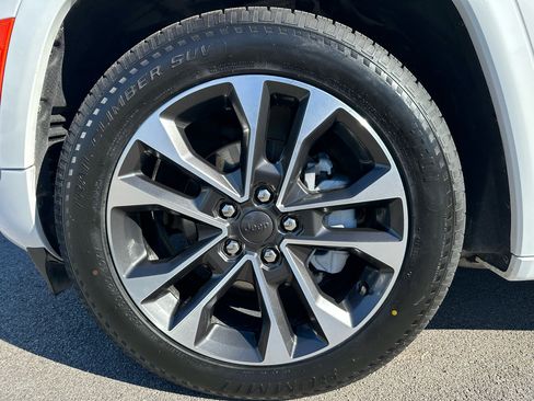 Used 2022 Jeep Grand Cherokee Overland w/ Luxury Tech Group IV image 15