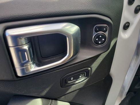 Used 2021 Jeep Wrangler Unlimited Sahara w/ Cold Weather Group image 16