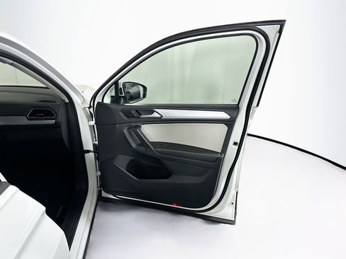 Used 2024 Volkswagen Tiguan S image 33