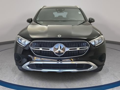 Used 2025 Mercedes-Benz GLC 300 4MATIC image 2