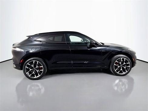 Used 2021 Aston Martin DBX image 4