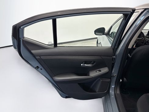 Used 2025 Nissan Sentra SR FWD image 23