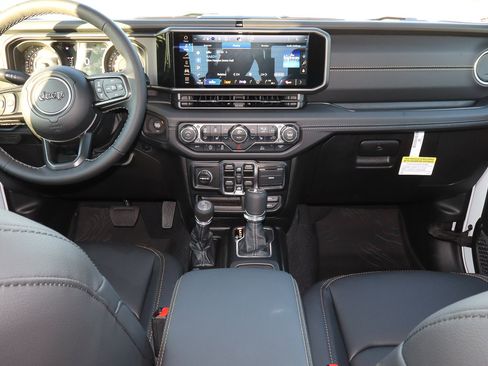 New 2025 Jeep Gladiator High Tide image 20