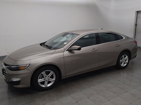 Used 2023 Chevrolet Malibu LT FWD image 2