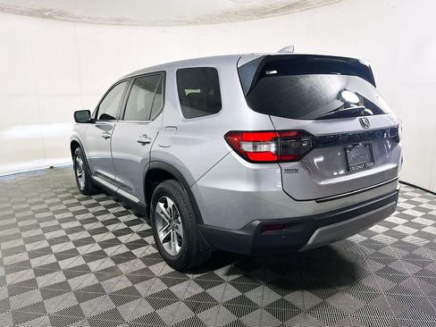 Used 2025 Honda Pilot EX-L image 5