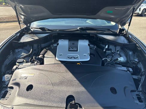 Used 2015 INFINITI Q70 3.7 w/ Technology Package RWD image 9
