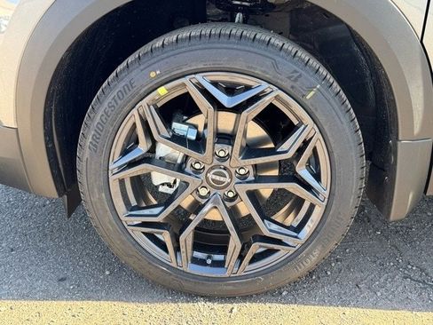 New 2025 Nissan Kicks SR image 10