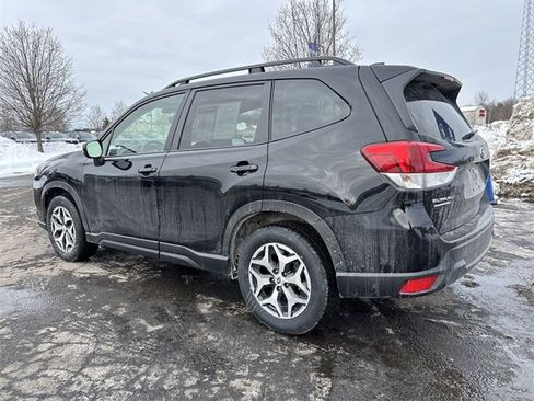 Used 2024 Subaru Forester Premium image 8