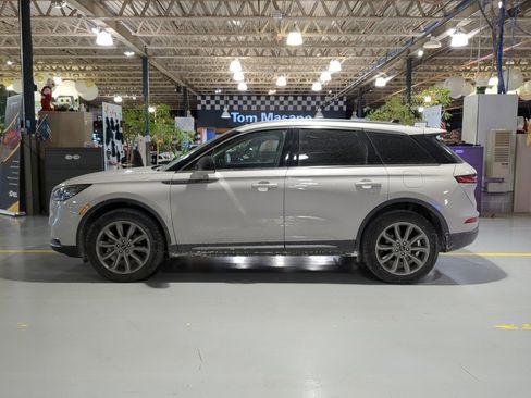 Used 2022 Lincoln Corsair AWD w/ Premium Package image 11