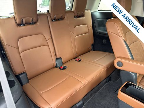 Used 2022 Nissan Pathfinder Platinum AWD/4WD image 12