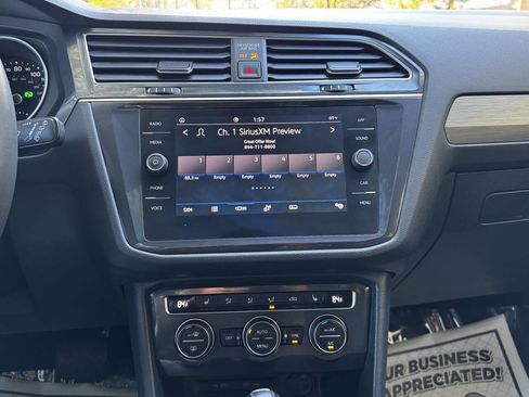 Used 2021 Volkswagen Tiguan SE w/ Panoramic Sunroof Package image 20