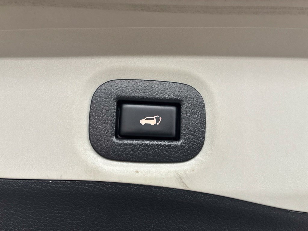 Used 2020 Nissan Rogue SV w/ Premium Package AWD/4WD image 16