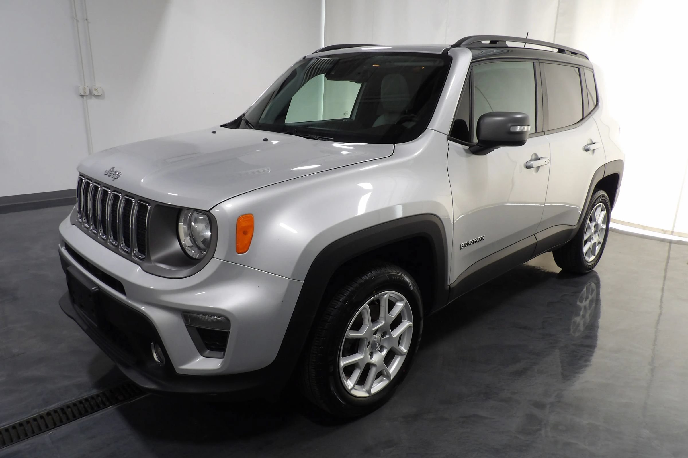 Used 2021 Jeep Renegade Limited w/ Sun & Sound Group AWD/4WD image 3