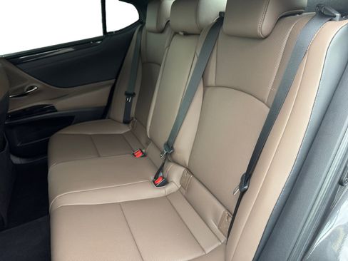 Used 2025 Lexus ES 350 w/ Accessory Package (Z2) FWD image 13