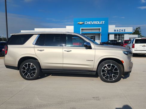 Used 2024 Chevrolet Tahoe Premier AWD/4WD image 4