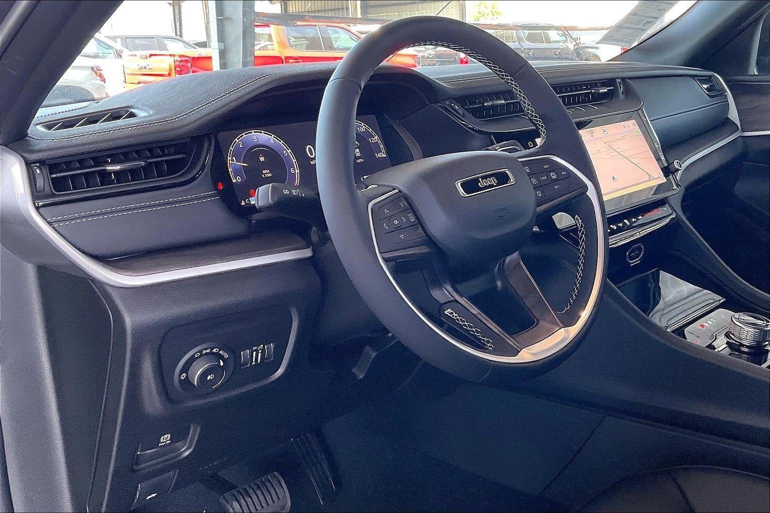 New 2026 Jeep Grand Cherokee Limited w/ Limited Altitude Package AWD/4WD image 7