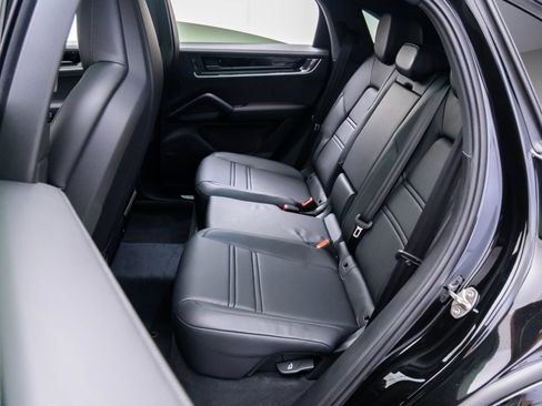Certified 2025 Porsche Cayenne E-Hybrid Coupe AWD/4WD image 15