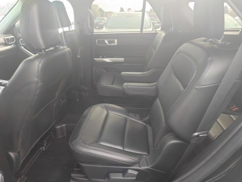 Used 2023 Ford Explorer XLT w/ Equipment Group 202A AWD/4WD image 8