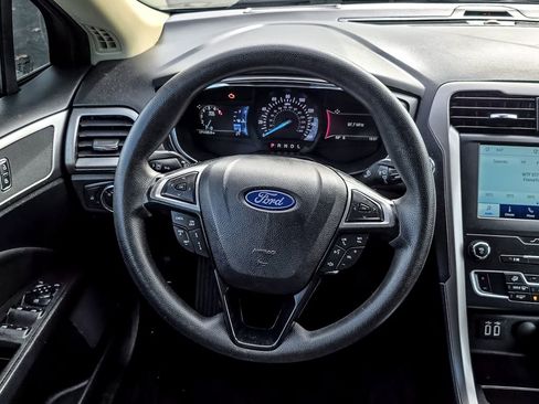 Used 2020 Ford Fusion SE image 5