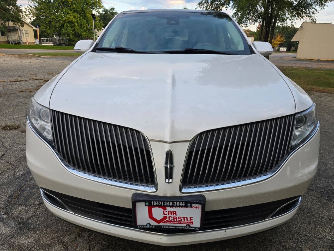 Used 2013 Lincoln MKT AWD image 2