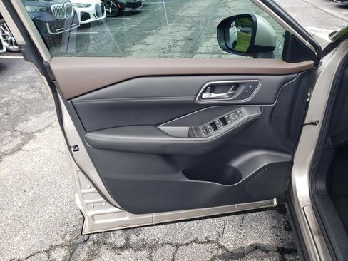 Used 2023 Nissan Rogue Platinum w/ Platinum Premium Package AWD/4WD image 10