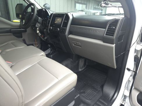 Used 2017 Ford F550 4x4 Regular Cab Super Duty image 16