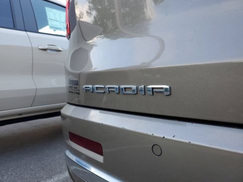 Used 2023 GMC Acadia Denali w/ Denali Technology Package FWD image 7