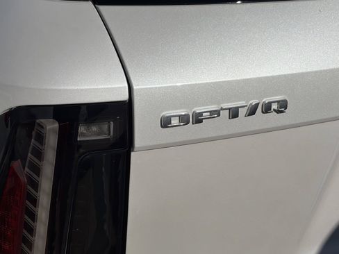 Certified 2025 Cadillac Optiq Sport 1 w/ LPO, ONYX Package AWD/4WD image 9