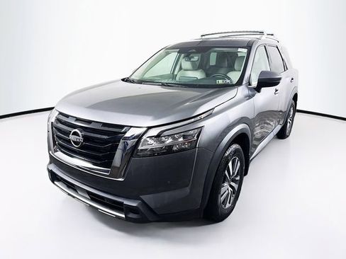 Certified 2023 Nissan Pathfinder SL image 3