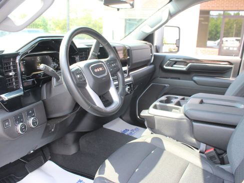 Used 2024 GMC Sierra 2500 SLE w/ SLE Value Package; AWD/4WD image 13