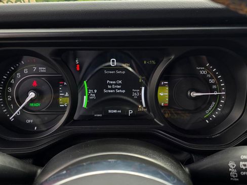 Used 2024 Jeep Wrangler Unlimited Sahara image 33