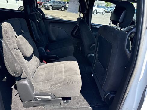 Used 2017 Dodge Grand Caravan SE FWD image 13