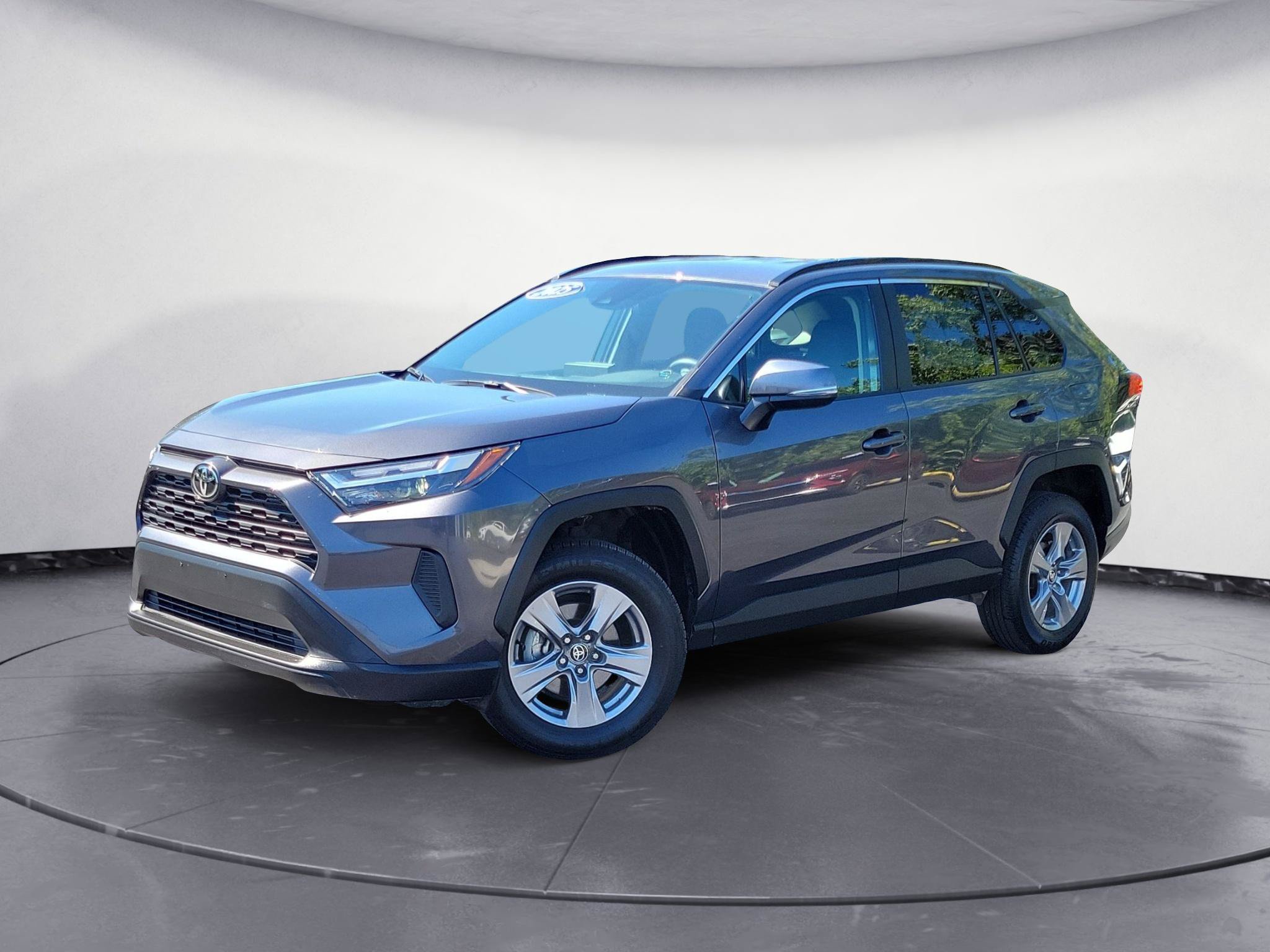 Used 2025 Toyota RAV4 XLE FWD image 1