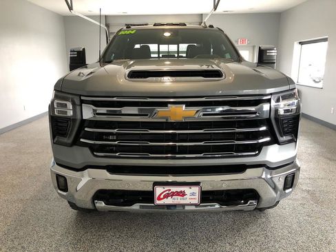 Used 2024 Chevrolet Silverado 2500 LTZ w/ LTZ Plus Package image 5