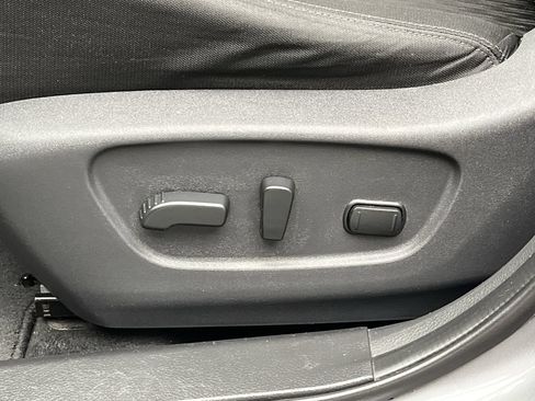 Used 2019 Nissan Rogue SV AWD/4WD image 9