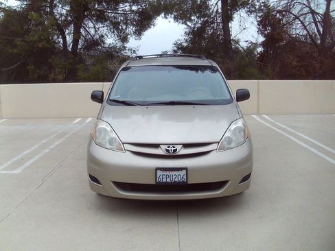 Used 2008 Toyota Sienna LE image 1