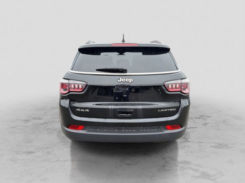 Used 2018 Jeep Compass Limited AWD/4WD image 6