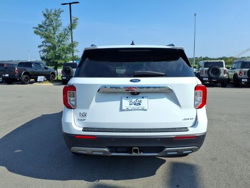 Used 2021 Ford Explorer XLT w/ Equipment Group 202A AWD/4WD image 4